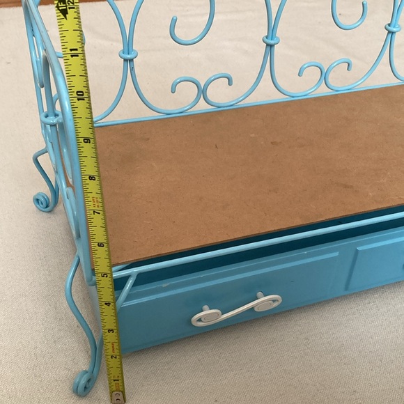AMERICAN GIRL | Curlicue Daybed - Blue Metal Doll Bed - Picture 3 of 16